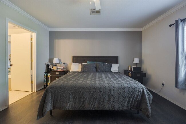 Building Photo - 205 Lincoln St