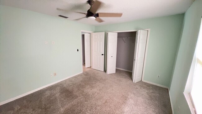 Building Photo - For Rent: A dazzling 5-bedroom, 3-bathroom...
