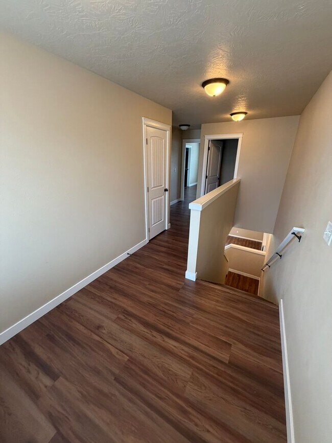 Building Photo - Must See 4 Bedroom!