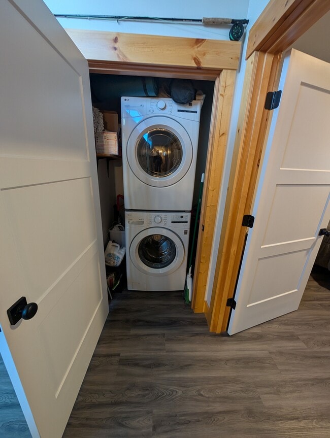 Building Photo - 609 Oregon St