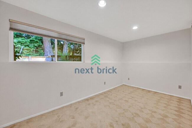 Building Photo - Beautiful 6-Bedroom Home on a Quiet Cul-de...