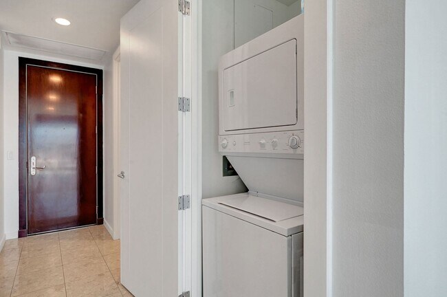 Building Photo - Panorama Towers Unit 602