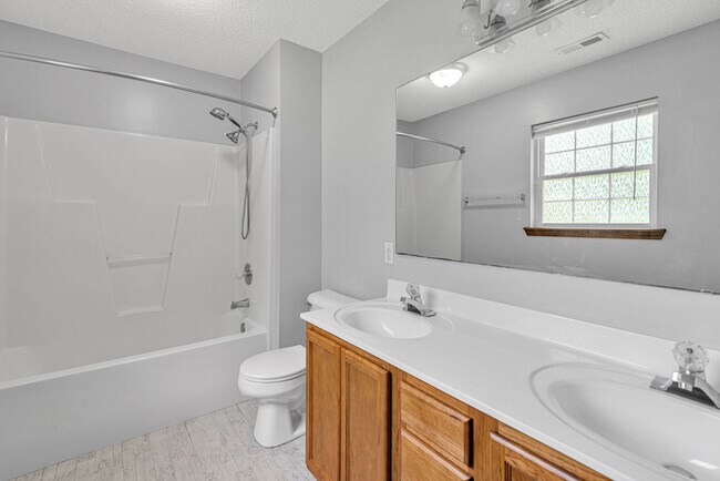 Building Photo - 304 Gaston Ct