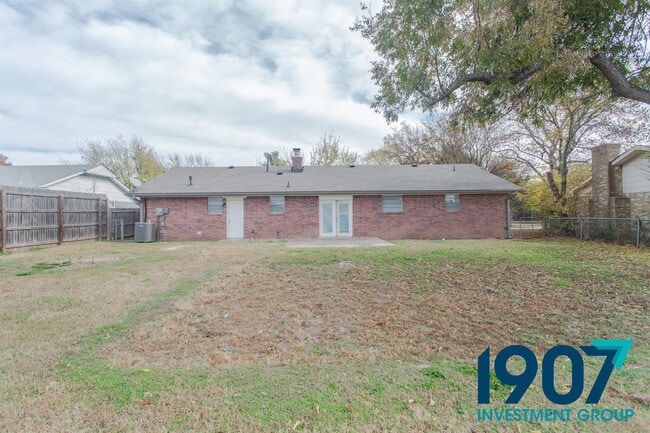Building Photo - 1524 Oakcliff Rd