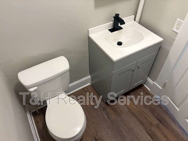 Building Photo - 3130 N Park Ave