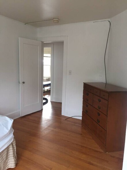 Building Photo - 204 Cornell St