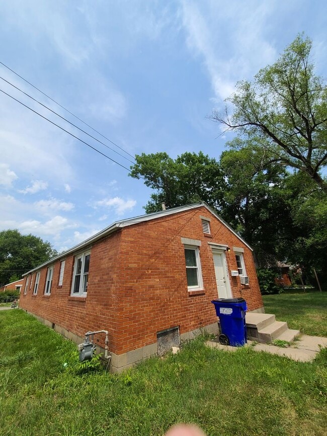 Building Photo - 1909-1913 N Madison