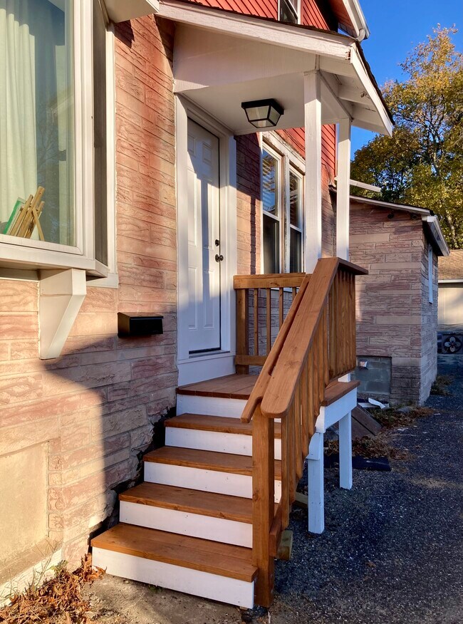 Building Photo - 502 Bell Rd