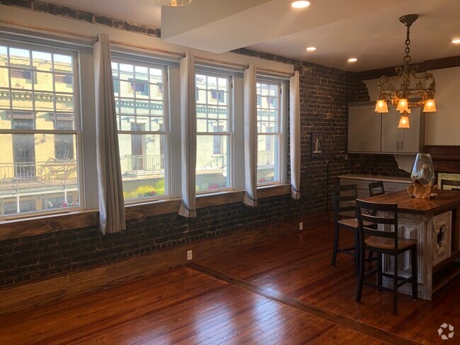 Building Photo - 457 Dauphin St
