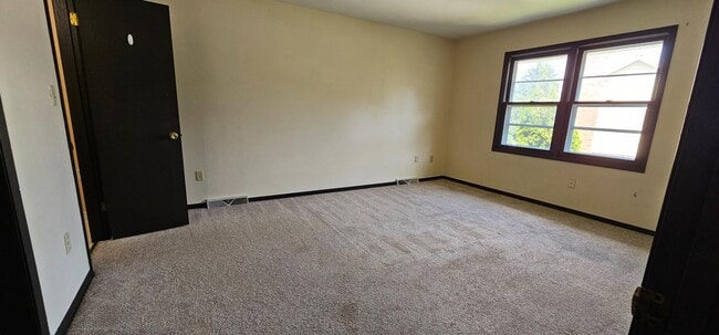Building Photo - 16515 Dane Ct E
