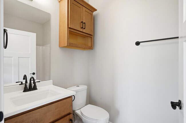 Building Photo - 1048 Stonehaven Dr
