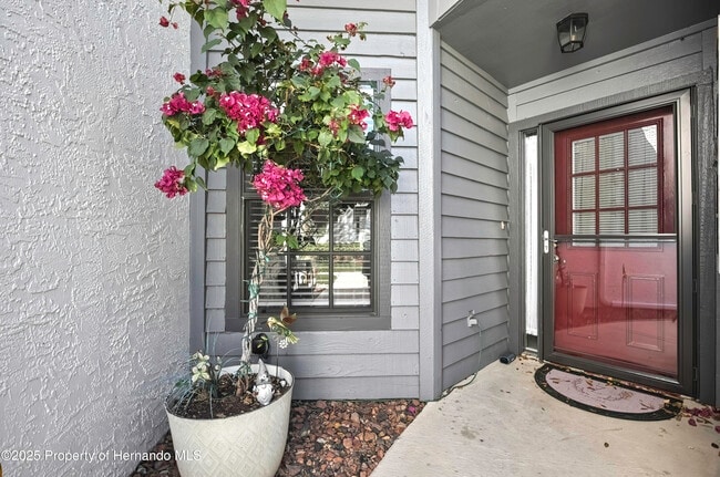 Building Photo - 6395 Pinestand Ct