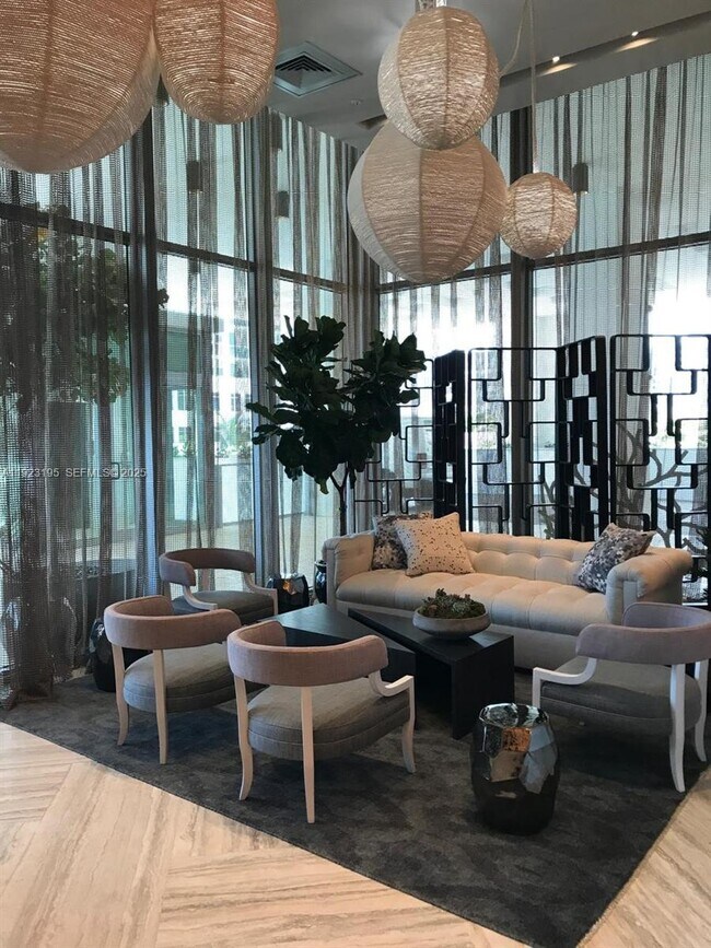 Building Photo - 2900 NE 7th Ave