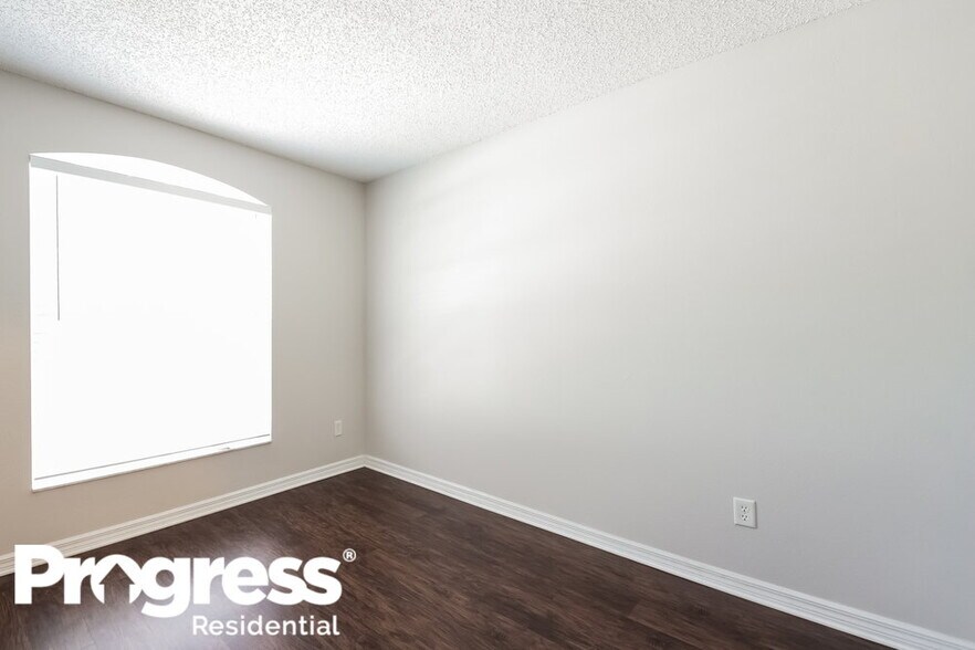 Building Photo - 92 Pine Forest Pl