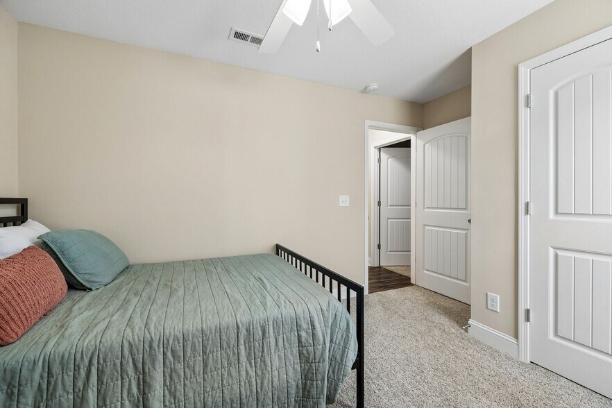 Building Photo - 1151 Eagles Bluff Dr