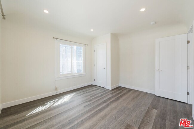 Building Photo - 1628 W 80th St