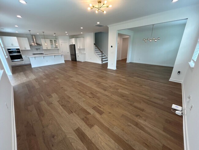 Building Photo - 6 Bedroom | 4 Bathroom New Construction Ga...