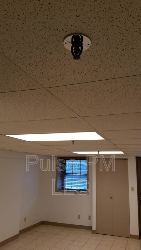 Building Photo - 112 E 5th St