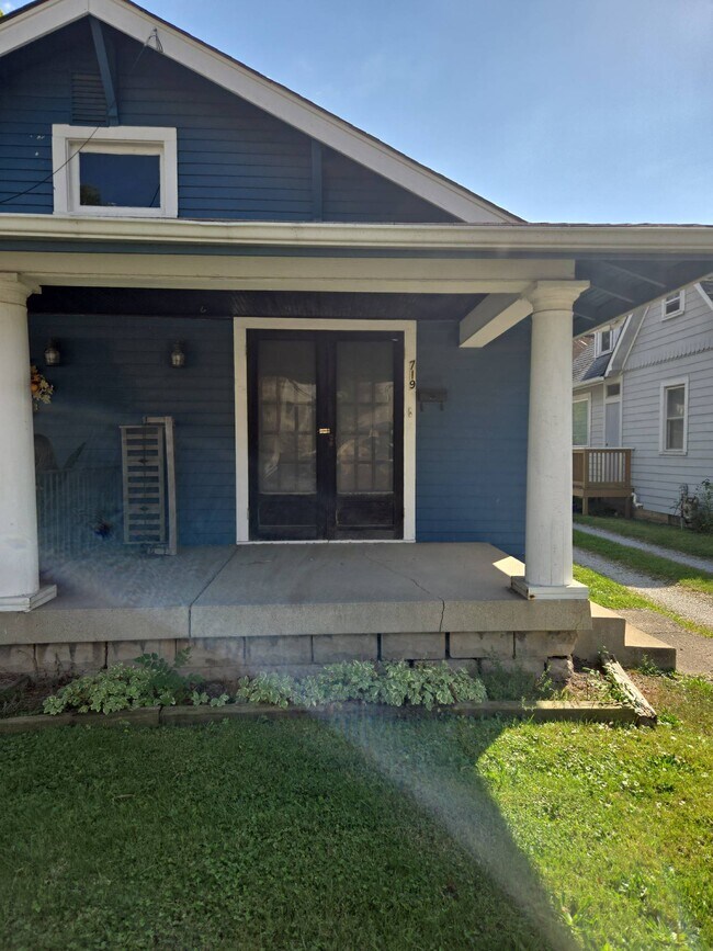 Primary Photo - 719 E 54th St