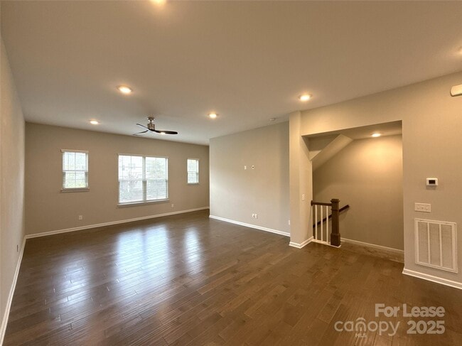 Building Photo - 1138 Doveridge St