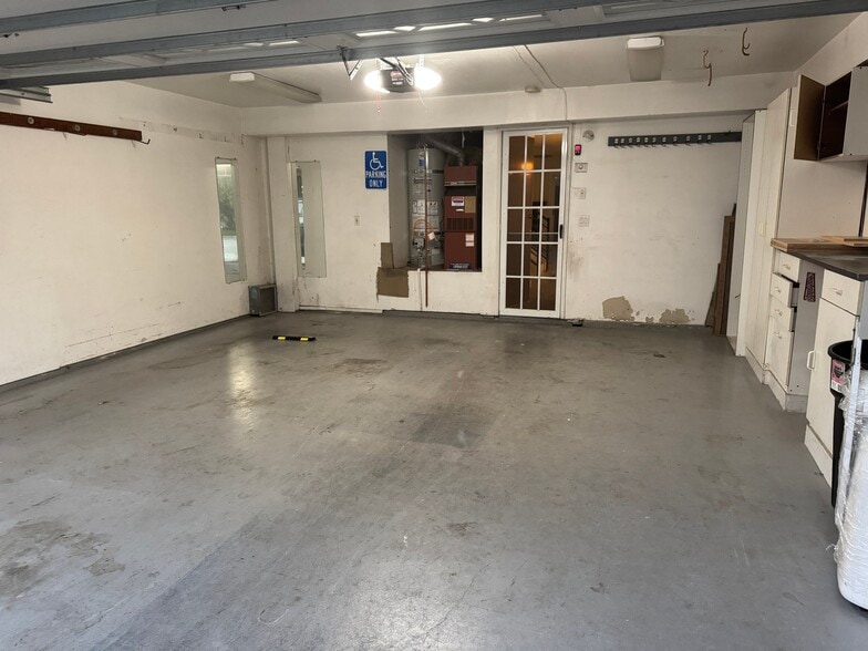 Building Photo - 2620 Elden Ave