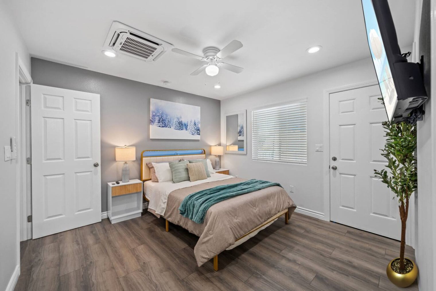 Building Photo - 10983 Parkdale Ave