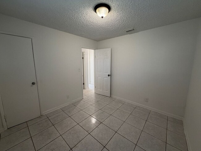 Building Photo - 161 NW 43rd Ct