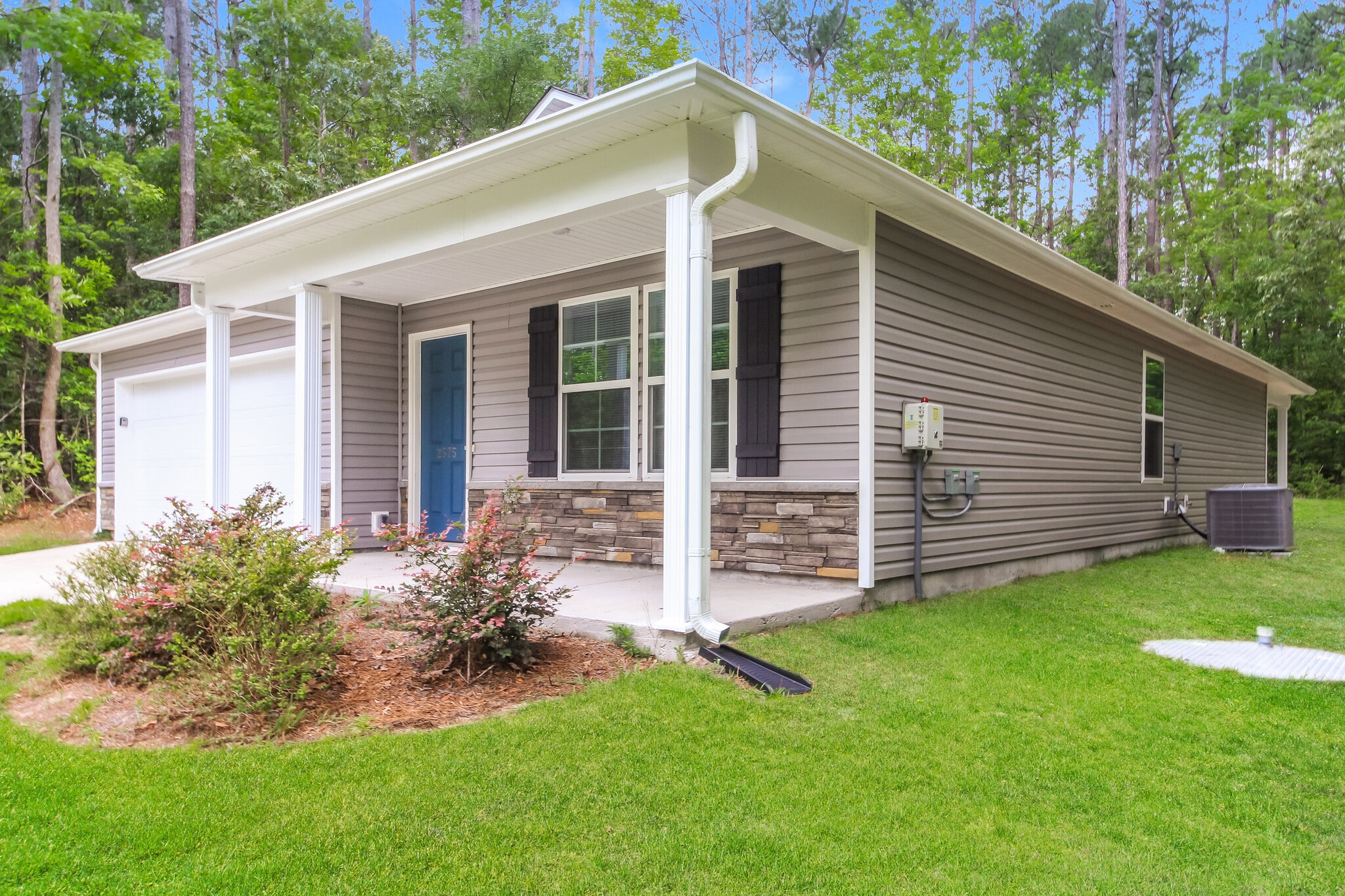 Building Photo - 2575 Provence Dr SE