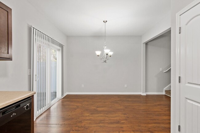 Building Photo - 3 Bedroom Townhome in Jonesboro!