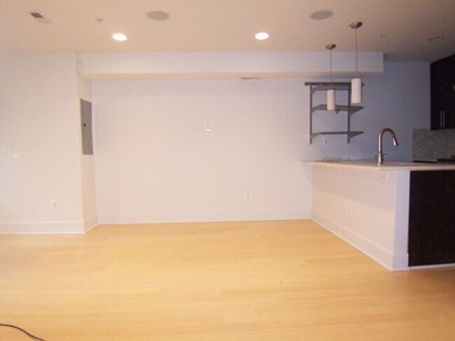 Building Photo - 2BR/2BA Apartment - Logan Circle with priv...