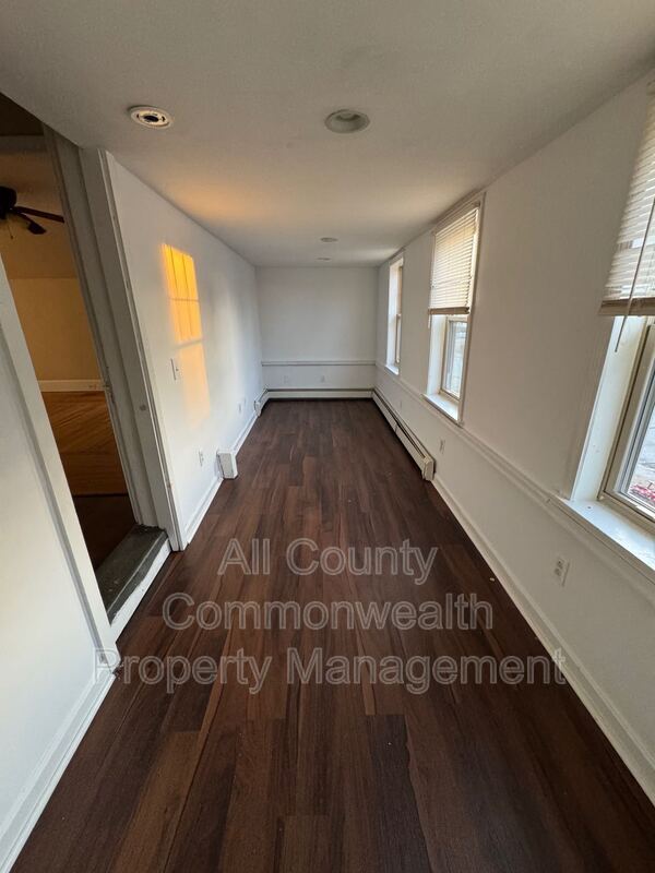 Building Photo - 56 Parker St