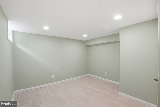 Building Photo - 2913 Cleave Dr