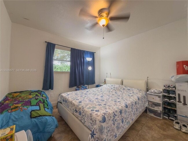 Building Photo - 410 Pinecrest Dr