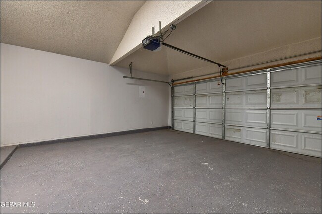 Building Photo - 609 Bristol Dr