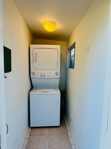 Building Photo - 2620 Graham Ave