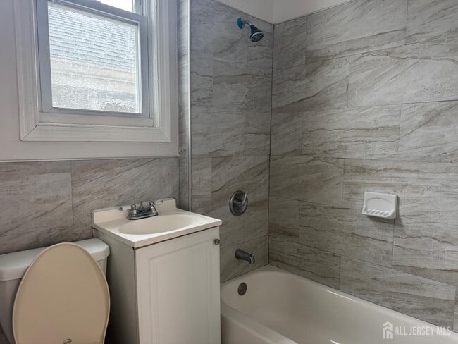 Building Photo - 214 Grant St