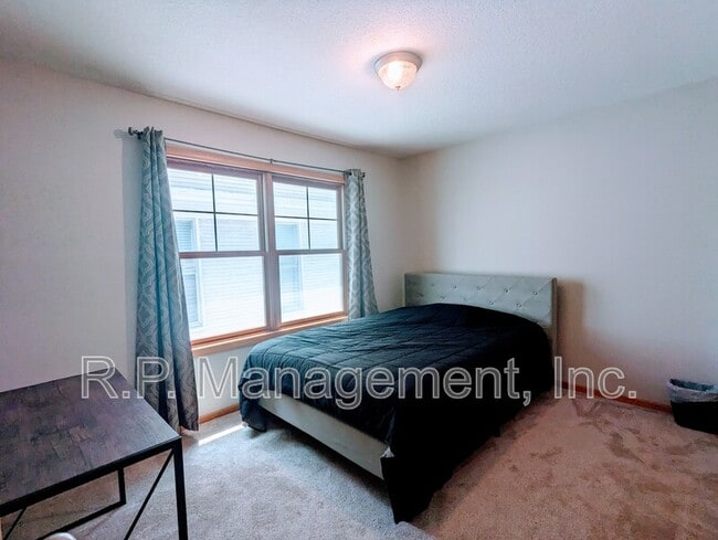 Building Photo - 3128 Lyndale Ave S