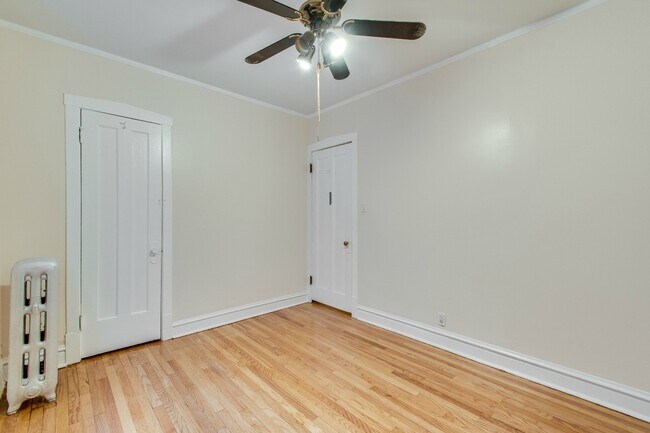 Building Photo - 1434 W Thorndale Ave
