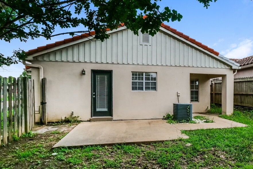 Building Photo - 1153 Charstone Dr