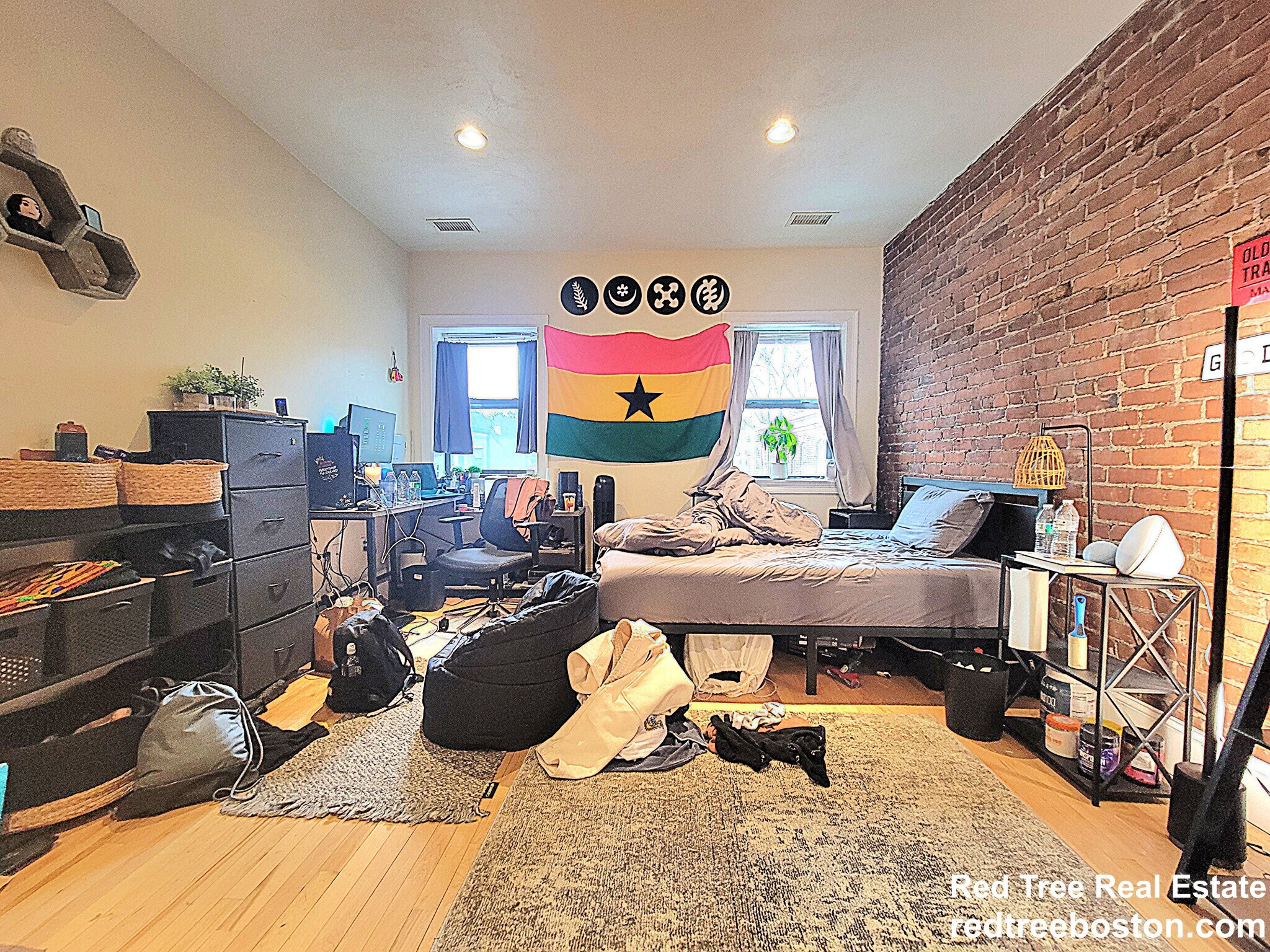 Building Photo - 1203 Beacon St