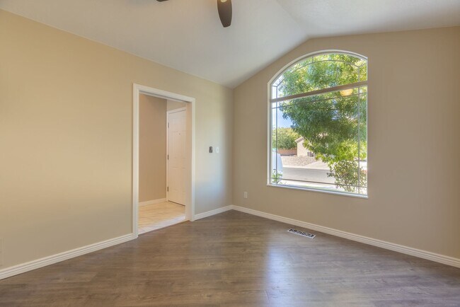 Building Photo - Darling home in desirable Little Valley with a PRIVATE POOL!