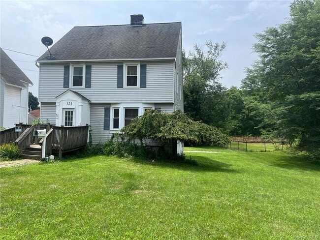 Building Photo - 123 Monhagen Ave