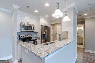 Building Photo - 300 Johnson Ferry Rd