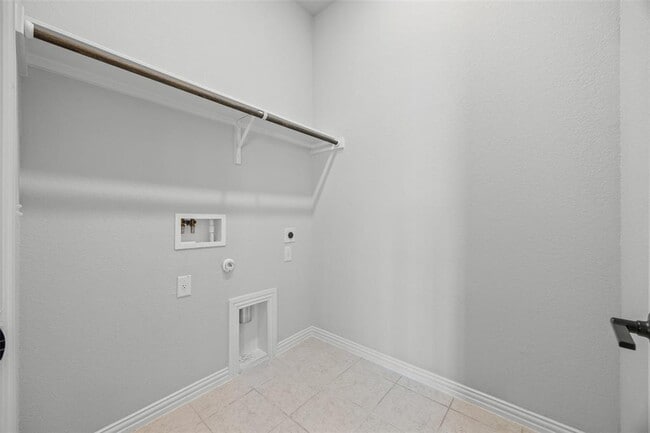 Building Photo - 12900 Bloomington Dr