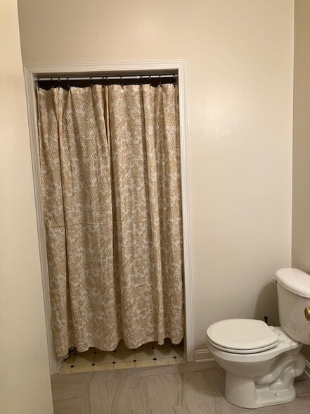 Building Photo - 414 George St