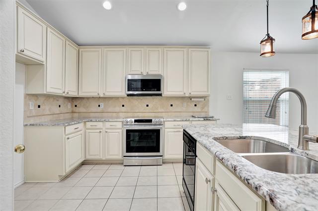 Building Photo - 1401 Cedar Springs Dr