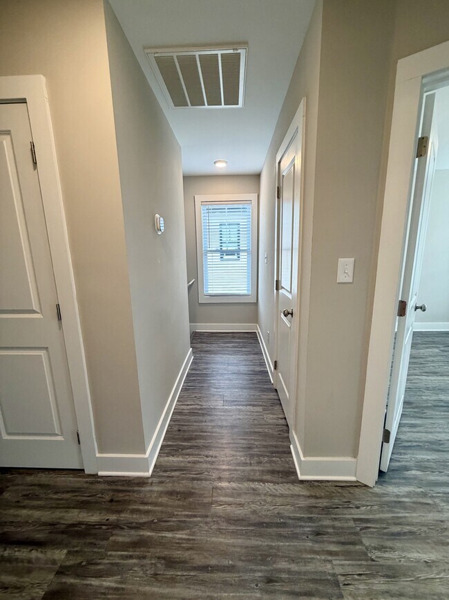 Building Photo - 52 Cuddington Ln