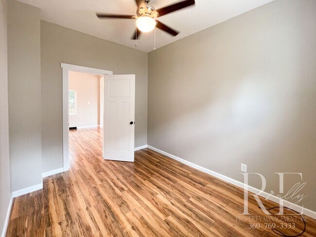 Building Photo - 3BR Bremerton Home with Vintage Charm & Mo...