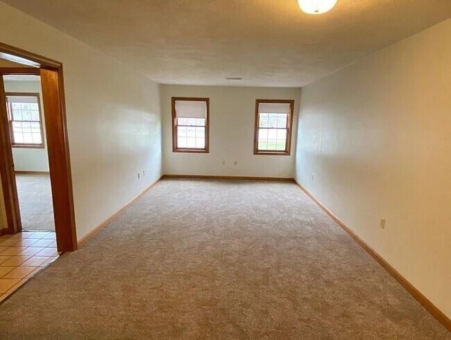 Building Photo - 132 Tyngsboro Rd