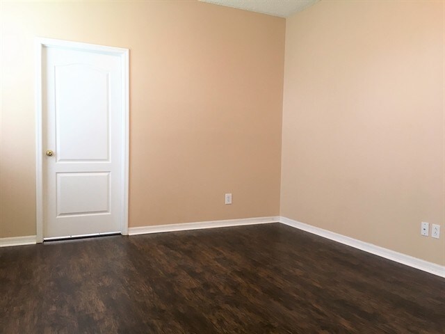 Building Photo - 443 Sand Ridge Dr